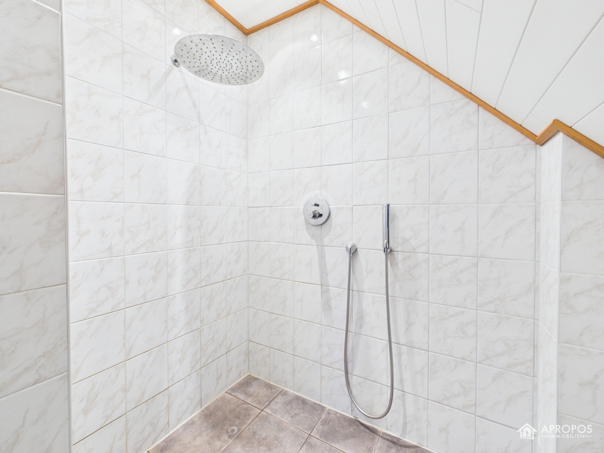 DG Badezimmer Ansicht 2