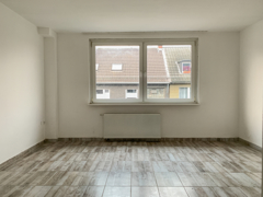 NEU zur Vermietung in Duisburg Beeck - Wohnzimmer - Reuter Immobilien – Immobilienmakler (2)