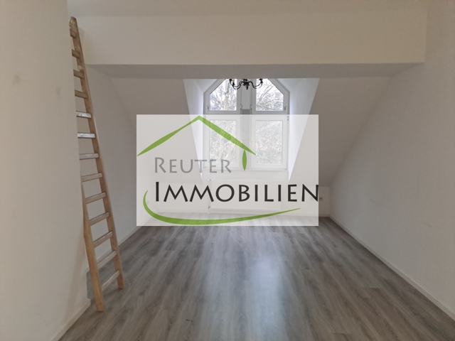 NEU zur Vermietung in Bochum Zentrum - Wohnzimmer- Reuter Immobilien – Immobilienmakler (2