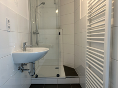 NEU zum Verkauf in Bochum Wattenscheid - Badezimmer 2.OG - Reuter Immobilien – Immobilienmakler