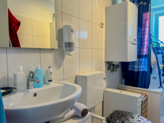 NEU zum Verkauf in Bochum Wattenscheid - Badezimmer DG - Reuter Immobilien – Immobilienmakler