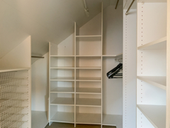 NEU zur Vermietung in Bochum Wiemelhausen - Ankleideraum  - Reuter Immobilien – Immobilienmakler