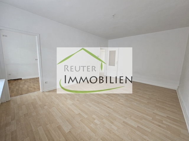 NEU zur Vermietung in Herne-Wanne-Eickel-Bickern - Wohnzimmer - Reuter Immobilien – Immobilienmakler.jpg (2)