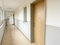 NEU zur Vermietung in Bochum Innenstadt - Hausflur - Reuter Immobilien – Immobilienmakler