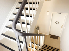 NEU zur Vermietung in Bochum Linden - Treppenhaus - Reuter Immobilien – Immobilienmakler