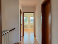 NEU zum Verkauf in Bochum Wiemelhausen  - Eigentumswohnung mit Hauscharakter - Flurbereich 1. OG - Reuter Immobilien – Immobilienmakler