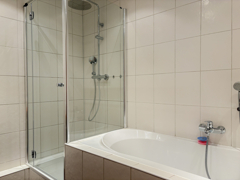 NEU zum Verkauf in Bochum Wiemelhausen  - Eigentumswohnung mit Hauscharakter - Badezimmer 1. OG - Reuter Immobilien – Immobilienmakler (2)