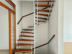 NEU zum Verkauf in Bochum Wiemelhausen  - Eigentumswohnung mit Hauscharakter - Treppenaufgang - Reuter Immobilien – Immobilienmakler