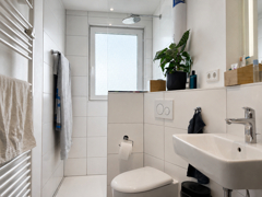 NEU zum Verkauf in Bochum Eppendorf - Eigentumswohnung mit Garten - Maisonette -  Badezimmer 1 - Reuter Immobilien – Immobilienmakler