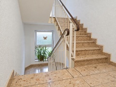 NEU zum Verkauf in Herne-Röhlinghausen -  Eigentumswohnung - Treppenhaus - Reuter Immobilien – Immobilienmakler