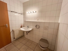 NEU zum Verkauf in Herne-Eickel  -  Eigentumswohnung - Badezimmer- Reuter Immobilien – Immobilienmakler - KI-generiert