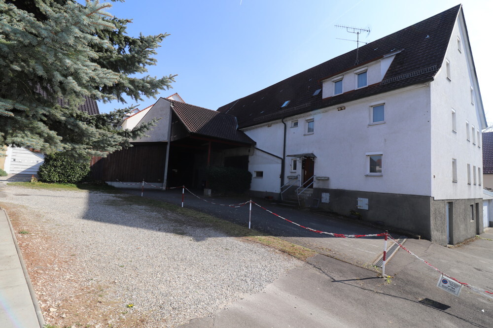 große Hofeinfahrt
