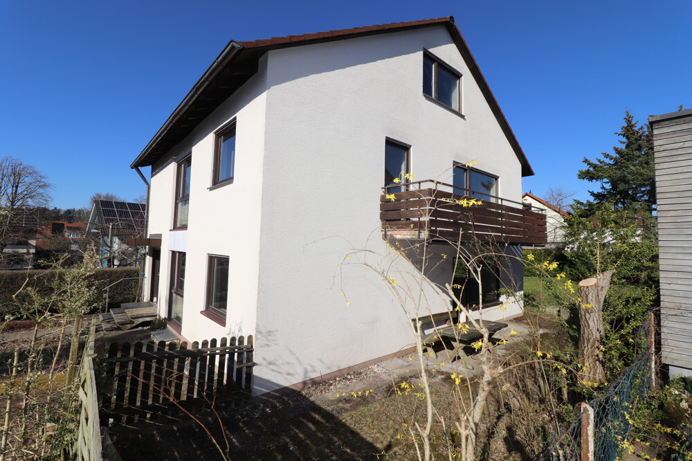 Südseite mit Balkon bei den Schlafzimmern