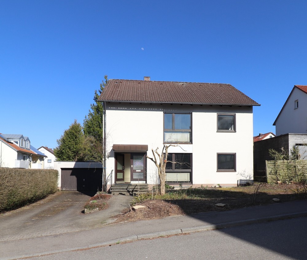 EFH mit 6 Zimmern auf zwei Etagen und Vollunterkellerung, Garage und wunderschönem Garten in beliebter Wohnlage Münsingens