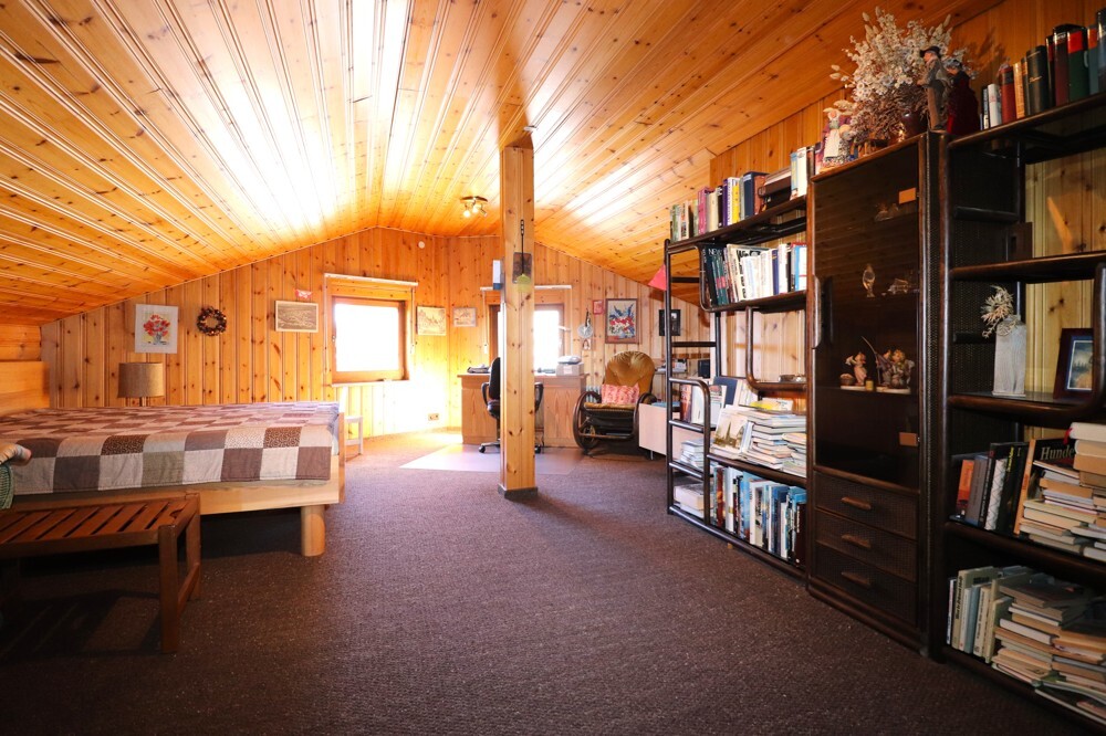 Arbeitszimmer/Schlafzimmer DG 