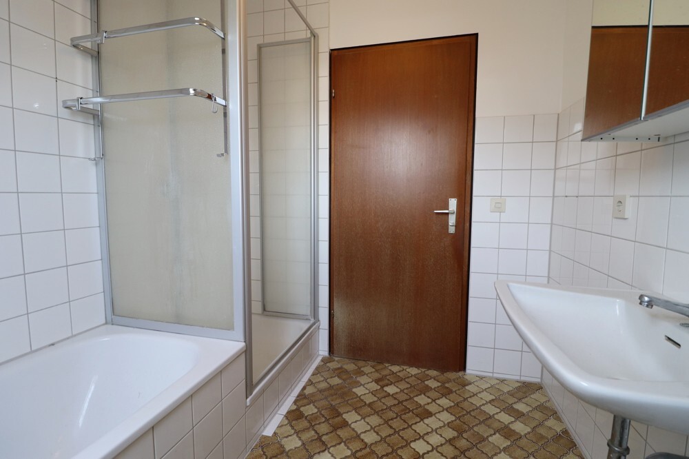 Tageslichtbadezimmer (DG)
