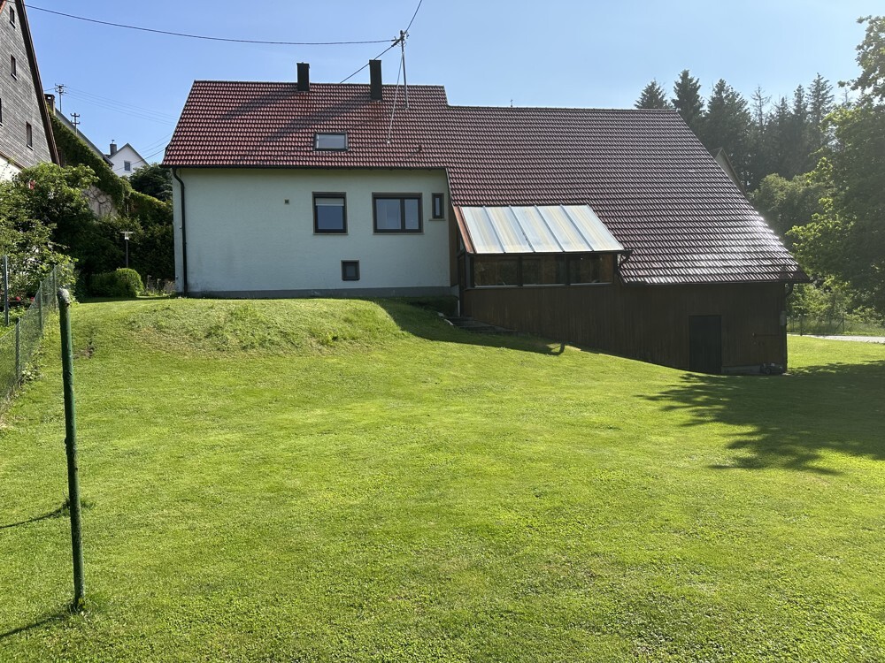 weitläufiger Garten