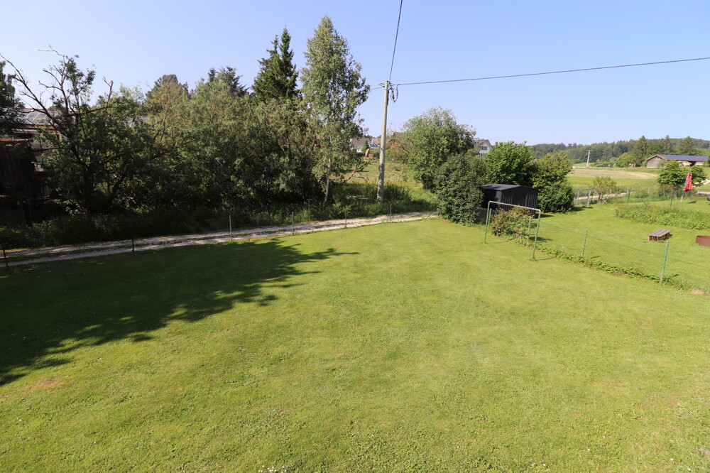 weitläufiger Garten 