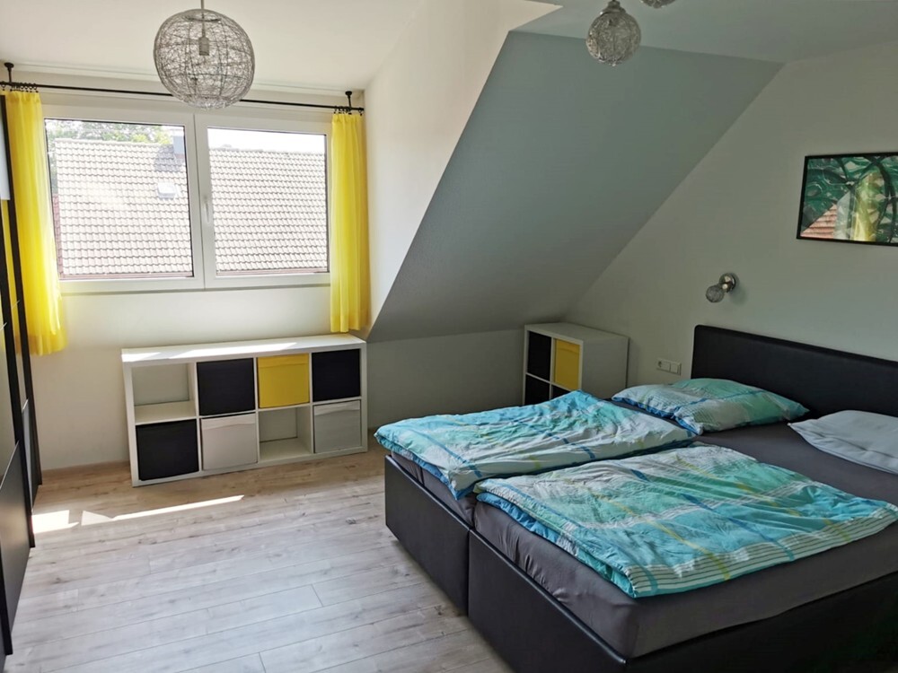 geräumiges Schlafzimmer 