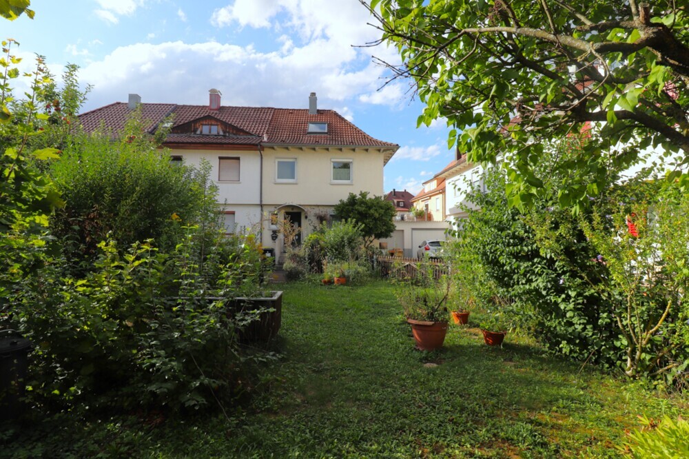 123 m² Gartenfläche mit Möglichkeit Wohnwagen abzustellen