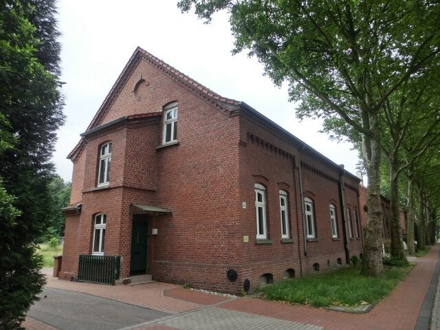 *** mit den Kindern im großen Garten spielen ***