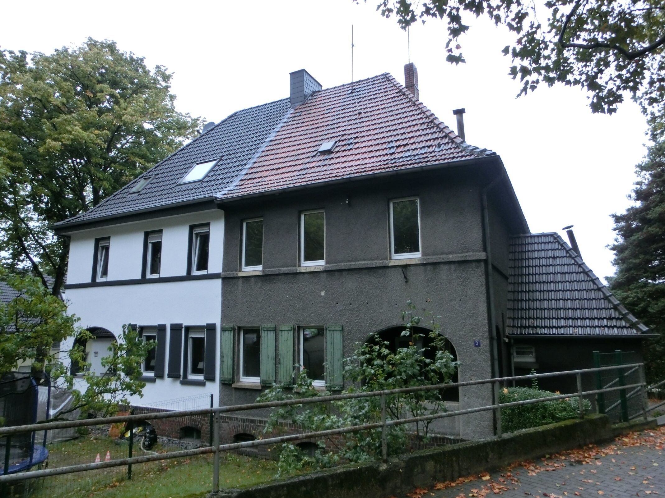 RRI +++ sanierungsbedürftiges Zechenhaus in denkmalgeschützter Siedlung +++ RRI