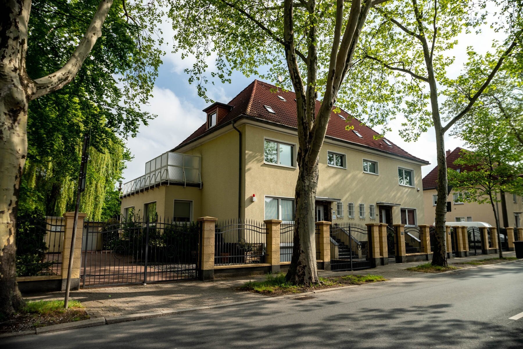 Direktorenhaus auf parkähnlichem Grundstück