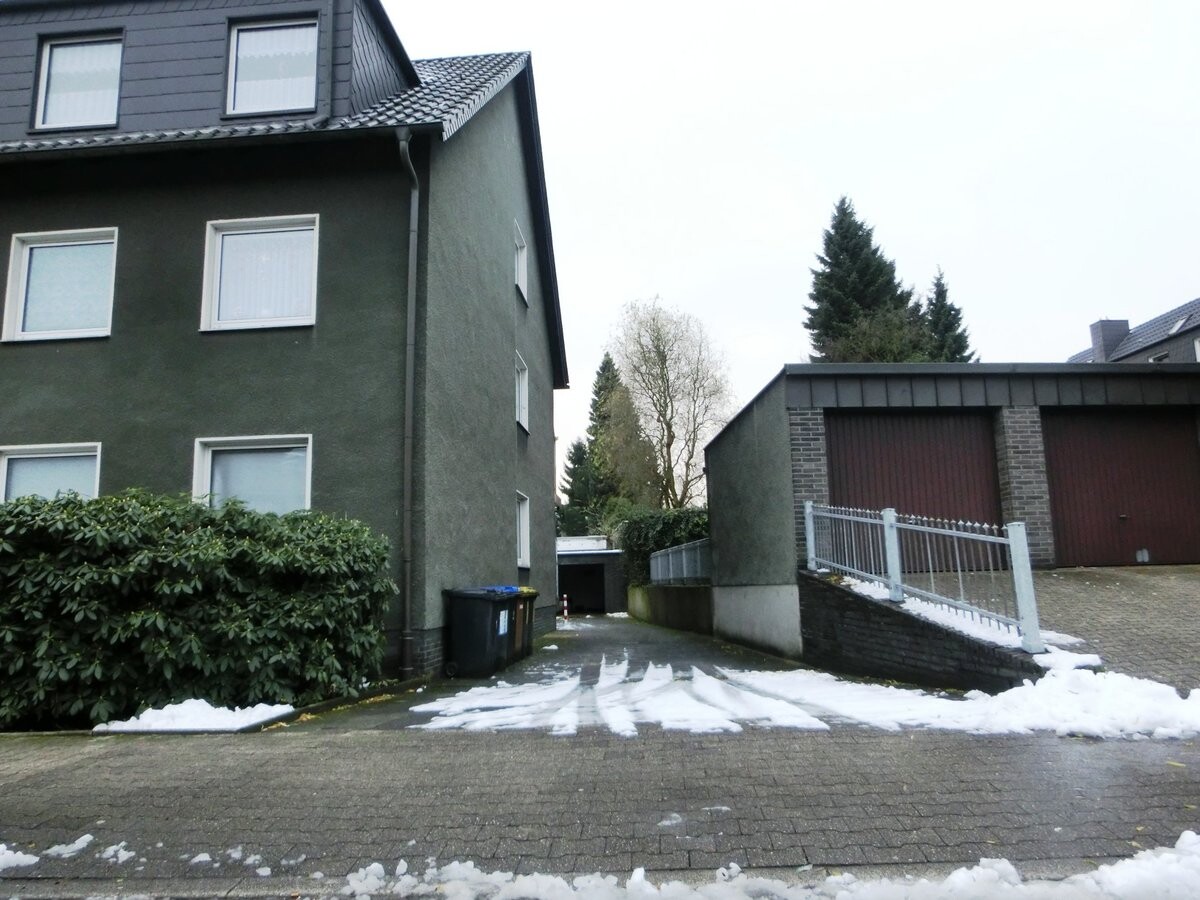 Zufahrt Garagen