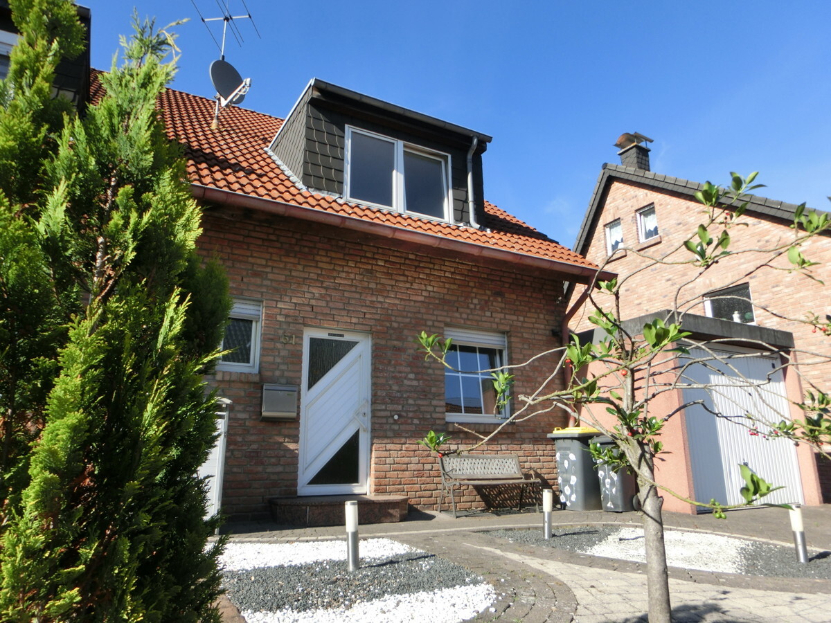 Tolle Doppelhaushälfte (rechts) in Duisburg-Rheinhausen (Winkelhausen)