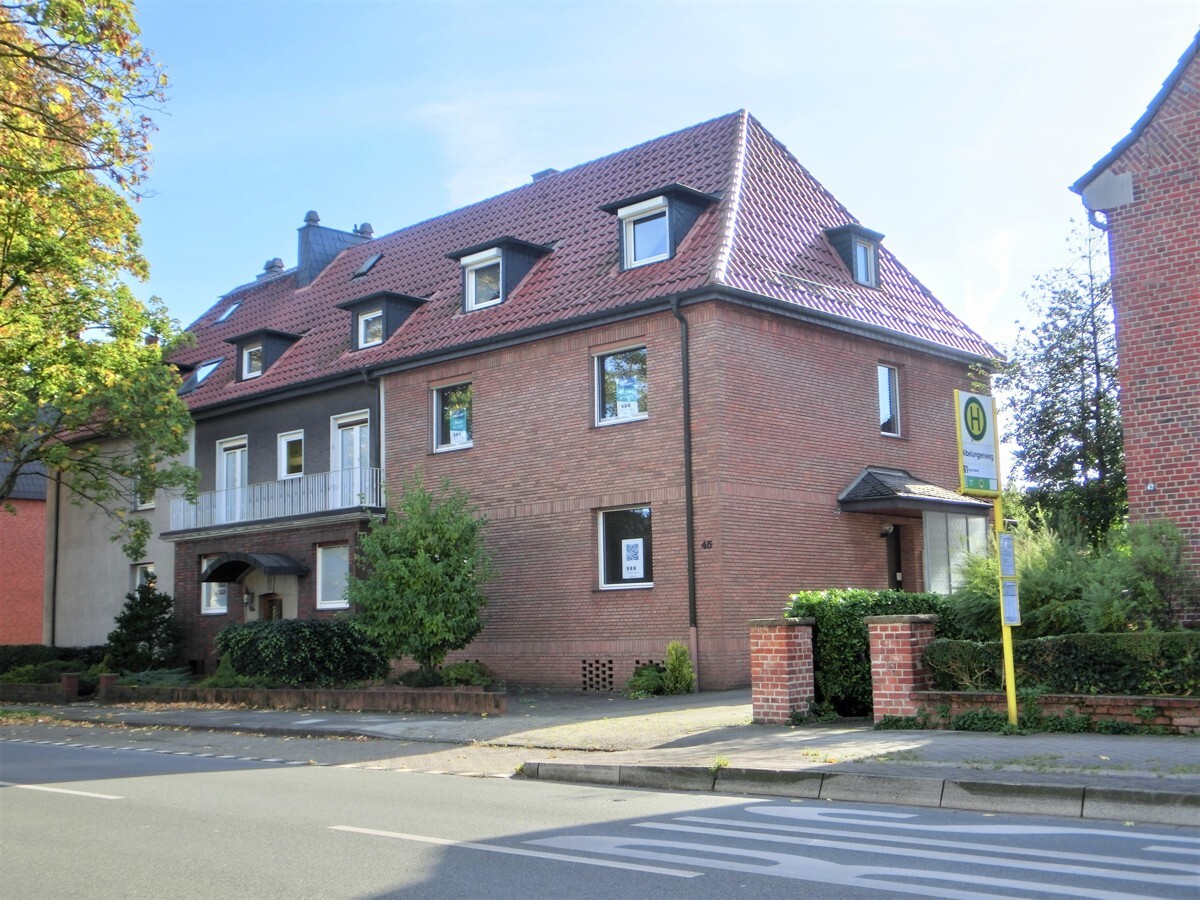 für Großfamilien
3-FH komplett leer 
8 Zimmer - 3 Bäder - großer Garten