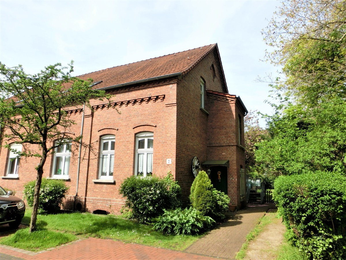Großes Zechenhaus in ruhiger Lage.