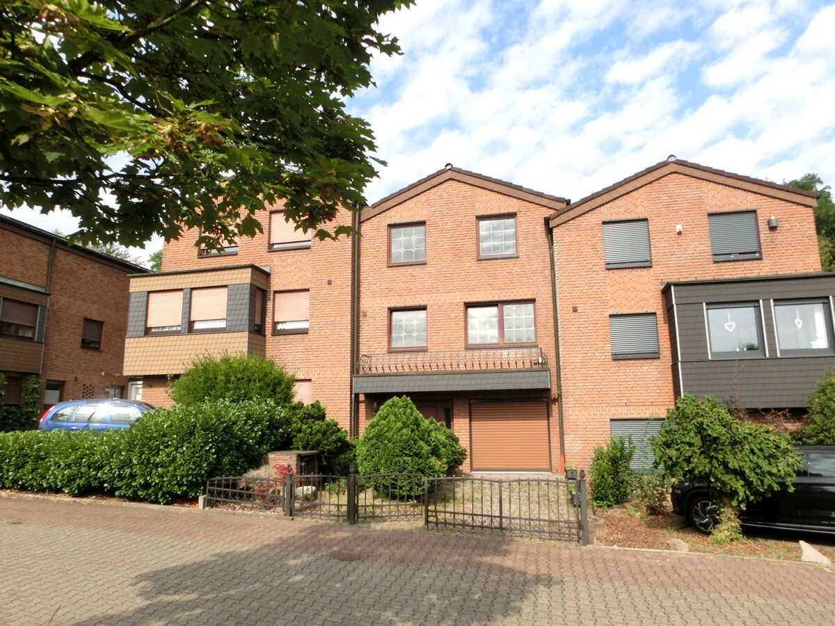 tolles Reihenmittelhaus
mit Garage und großem Garten 
auf Erbpachtgrundstück 
(Kaufoption liegt vor)