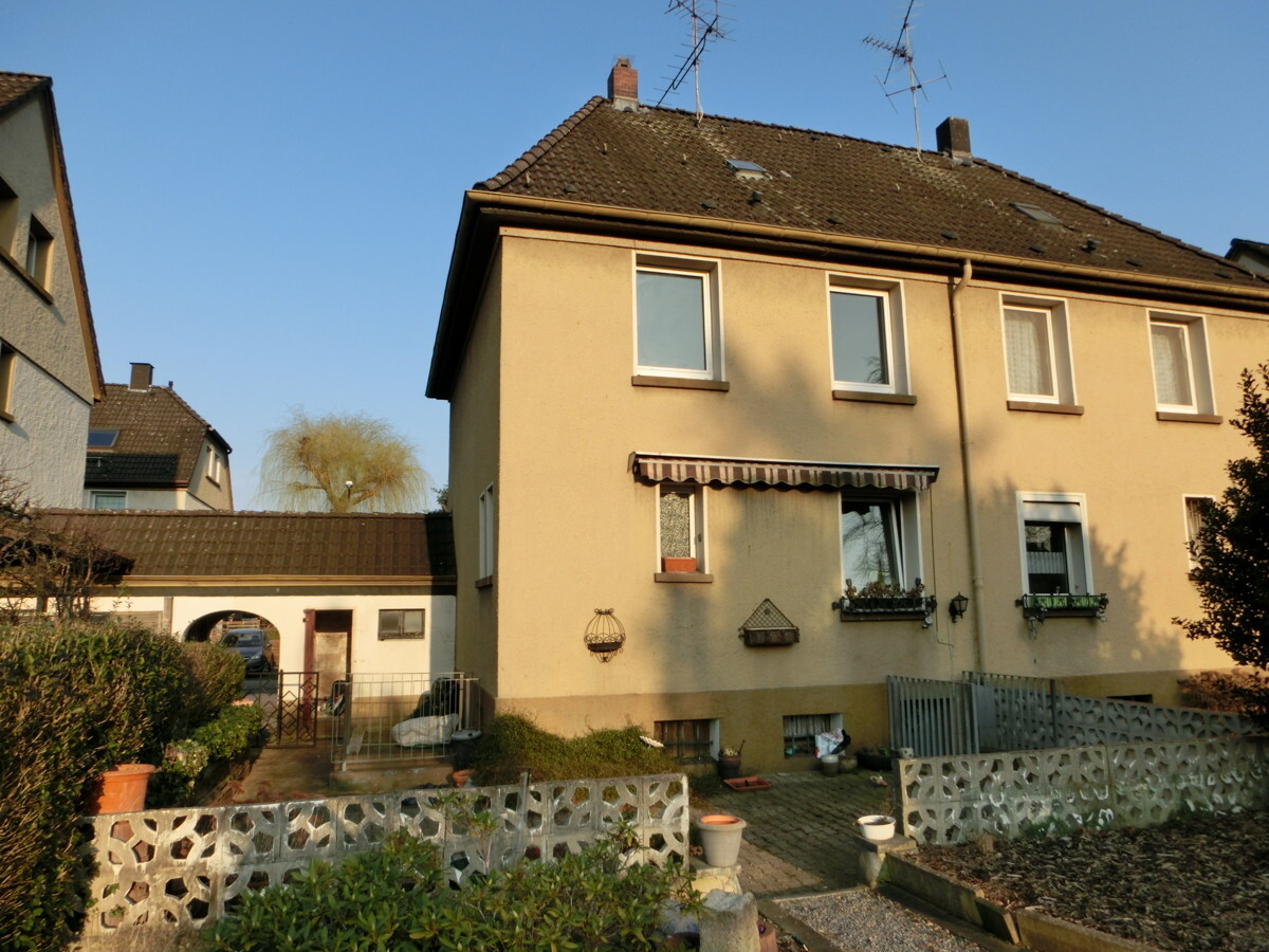 Doppelhaushälfte mit großem Garten