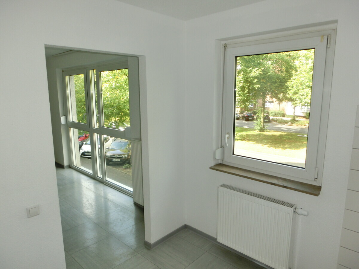 _Küche mit Blick zum Wohnzimmer