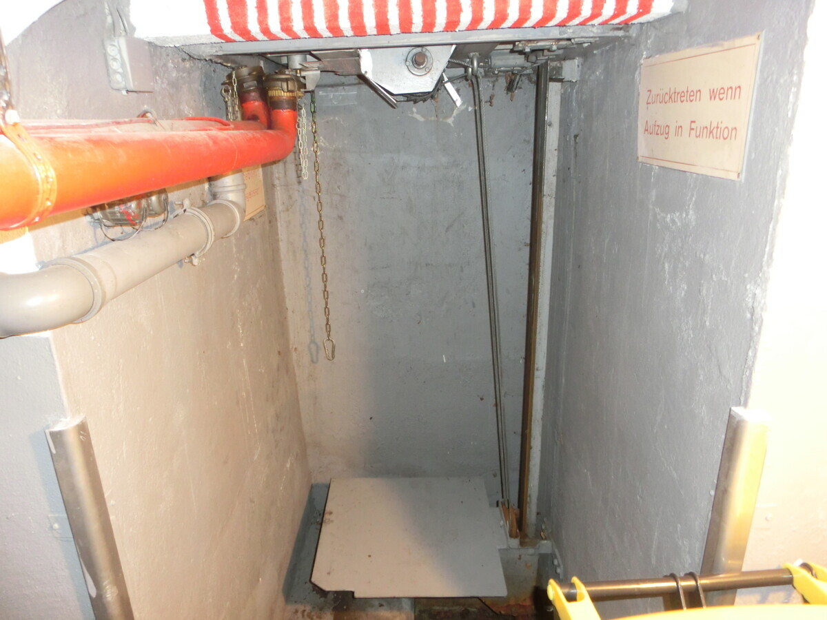 KG - Müllaufzug