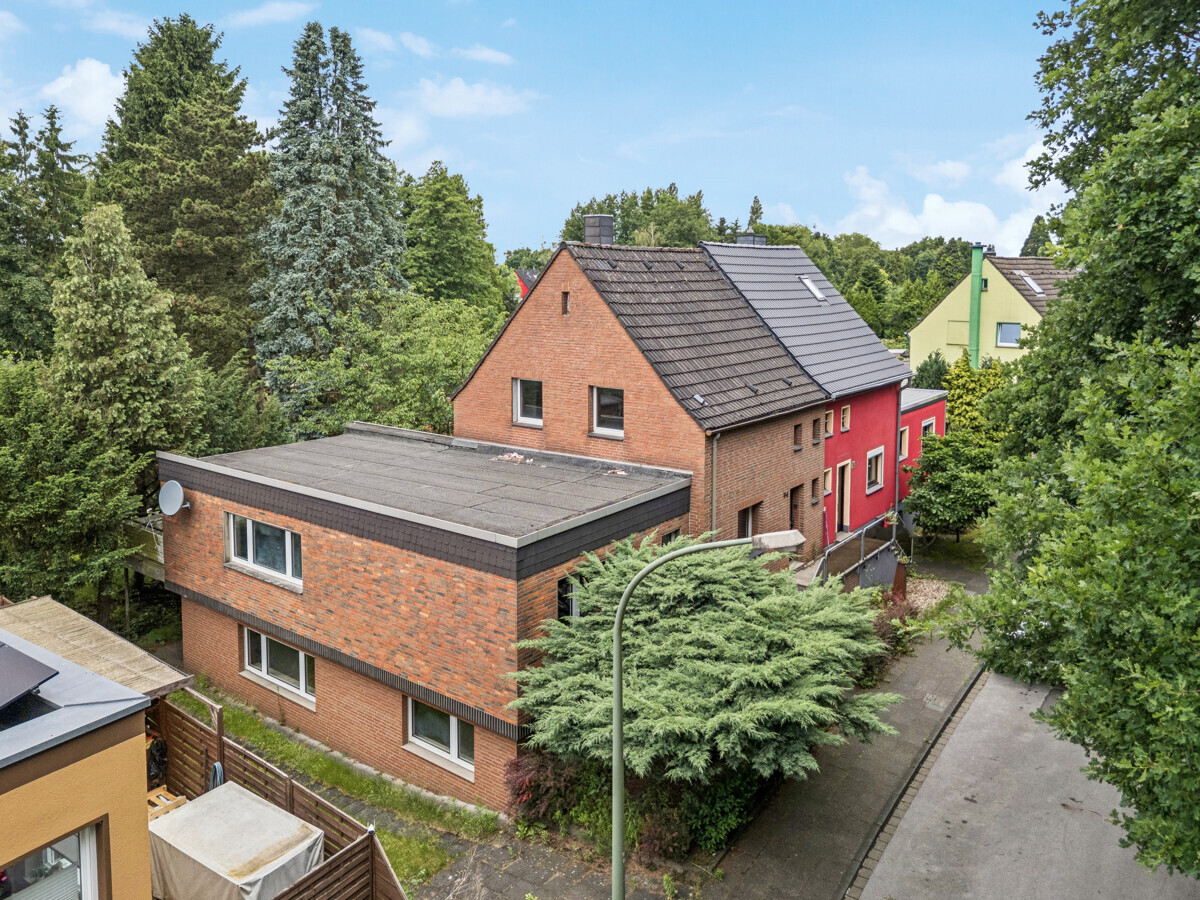 Doppelhaushälfte
mit großem Garten