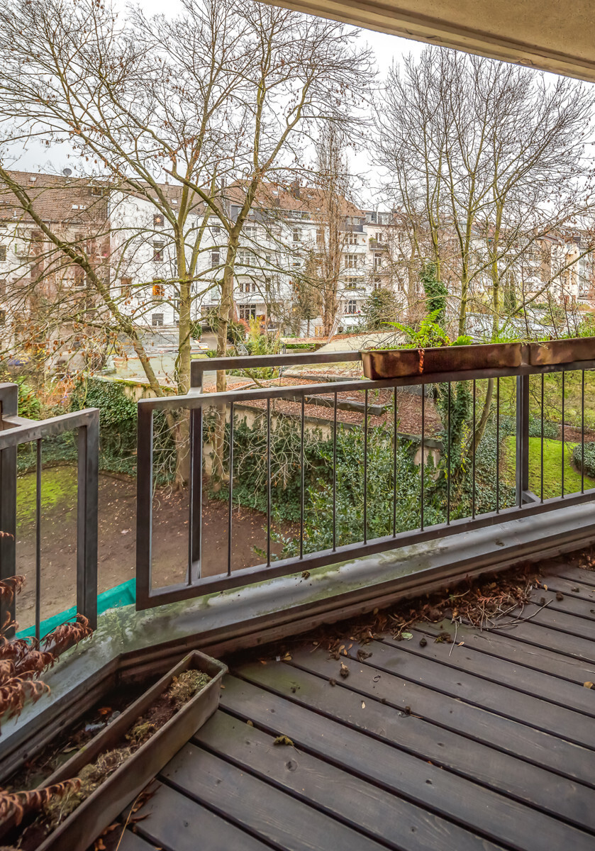 BALKON ZUM INNENHOF