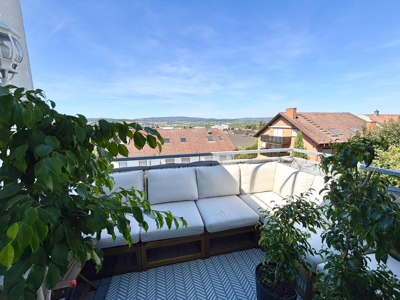 ...zum Balkon