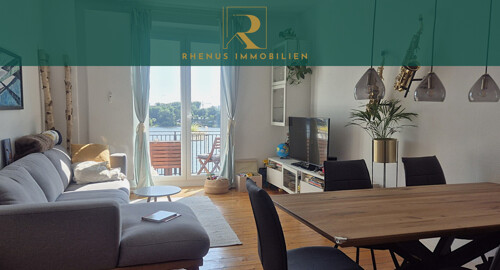 lichtdurchflutetes Wohnzimmer