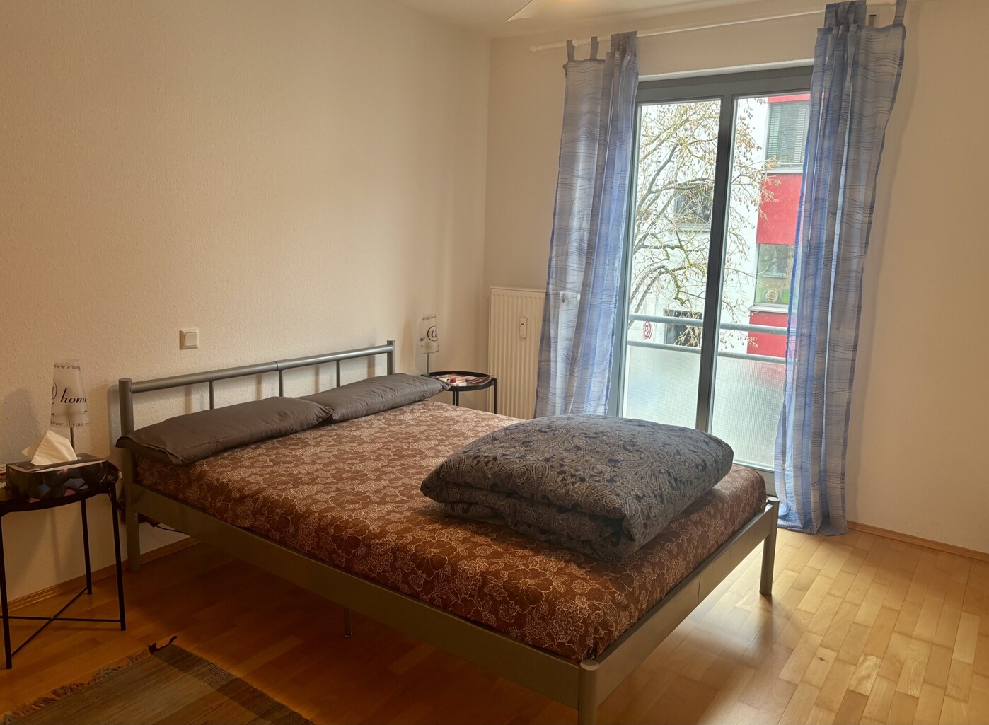großzügiges Schlafzimmer