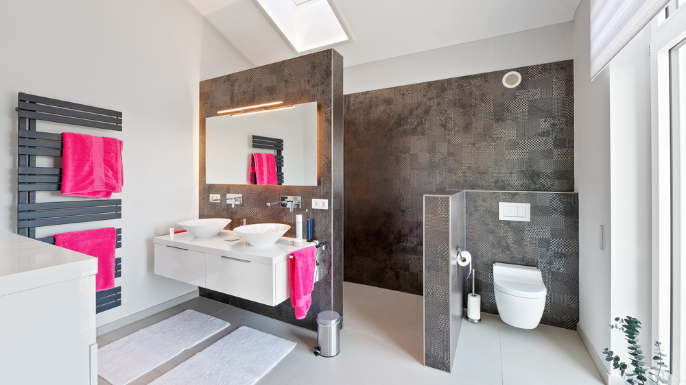 angrenzendes Badezimmer