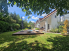 Blick seitlich in Garten