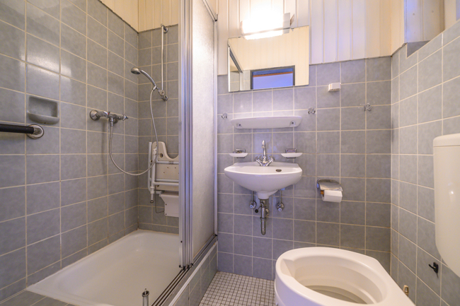 G-WC mit Dusche