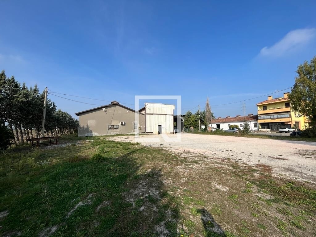 ESTERNI