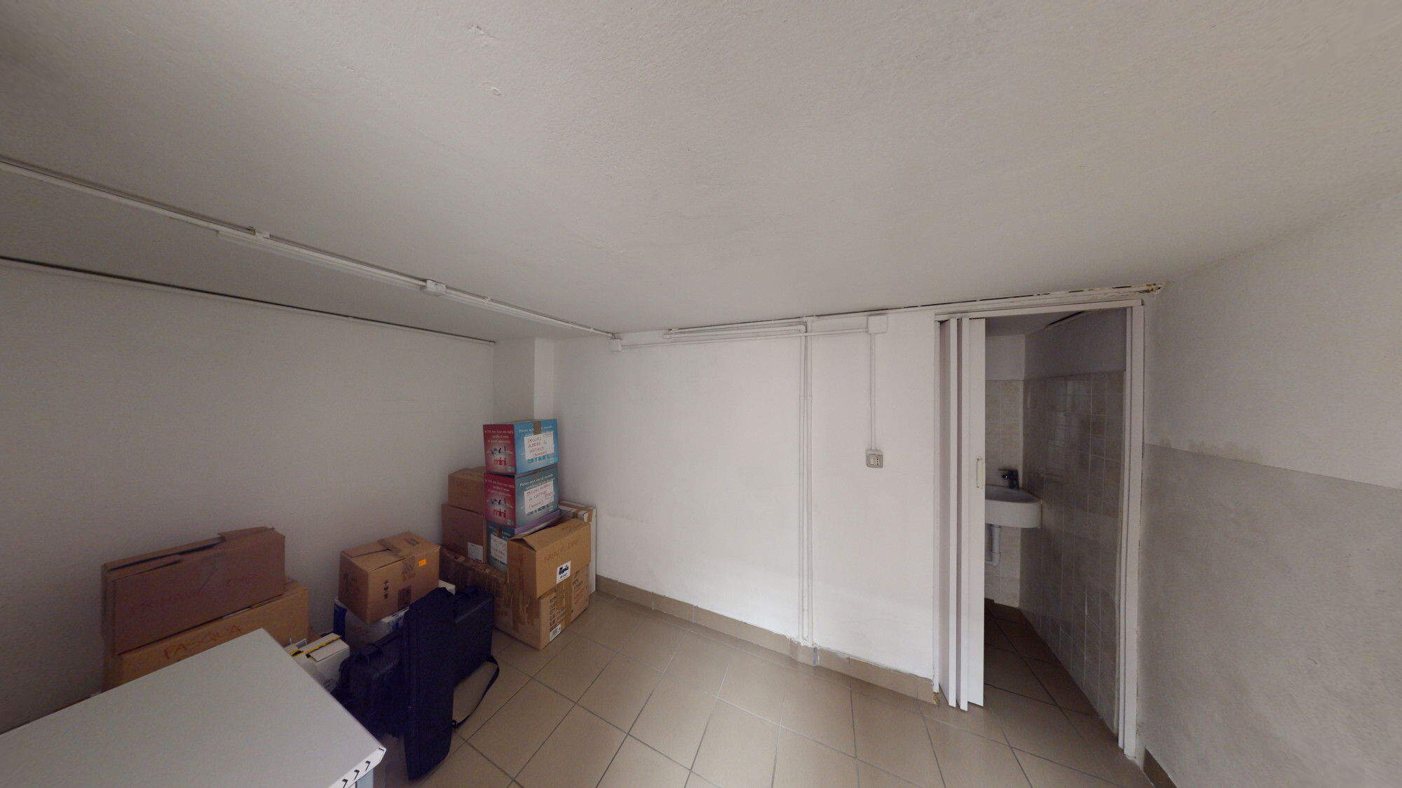 LOCALE-COMMERCIALE-AL-PIANO-TERRA-12012023_173910