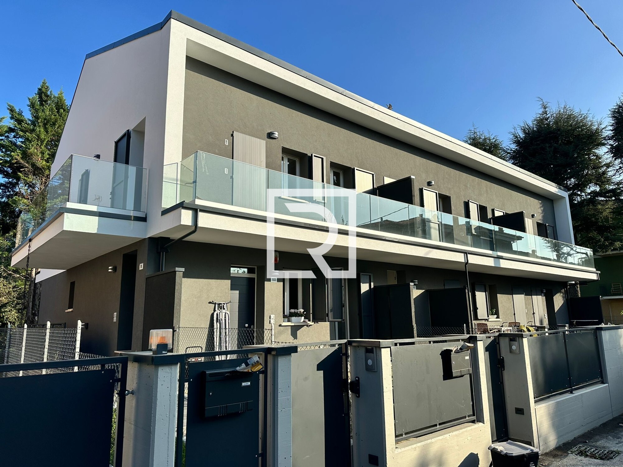 92a97975-c689-45e8-85a8-61743622cb51