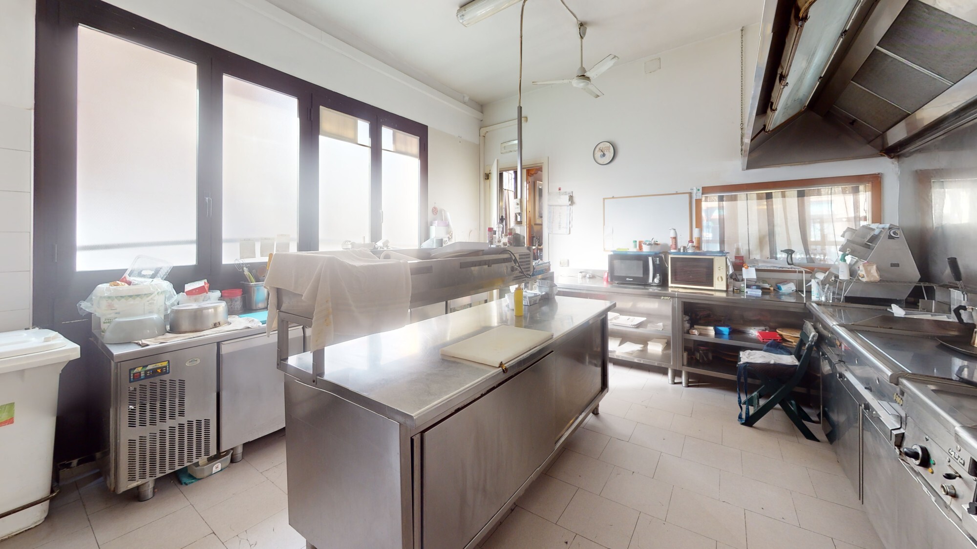 Attivita-Di-Ristorante-In-Vendita-Zona-2-Giugno-Kitchen(2)