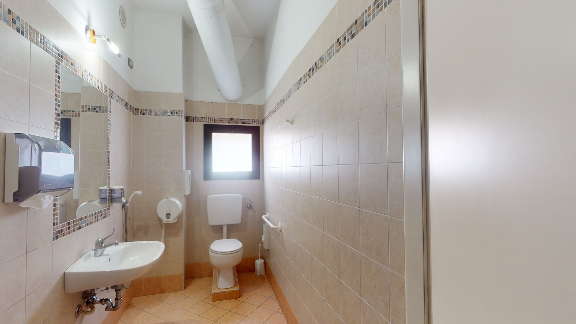 Attivita-Di-Ristorante-In-Vendita-Zona-2-Giugno-11152023_172040
