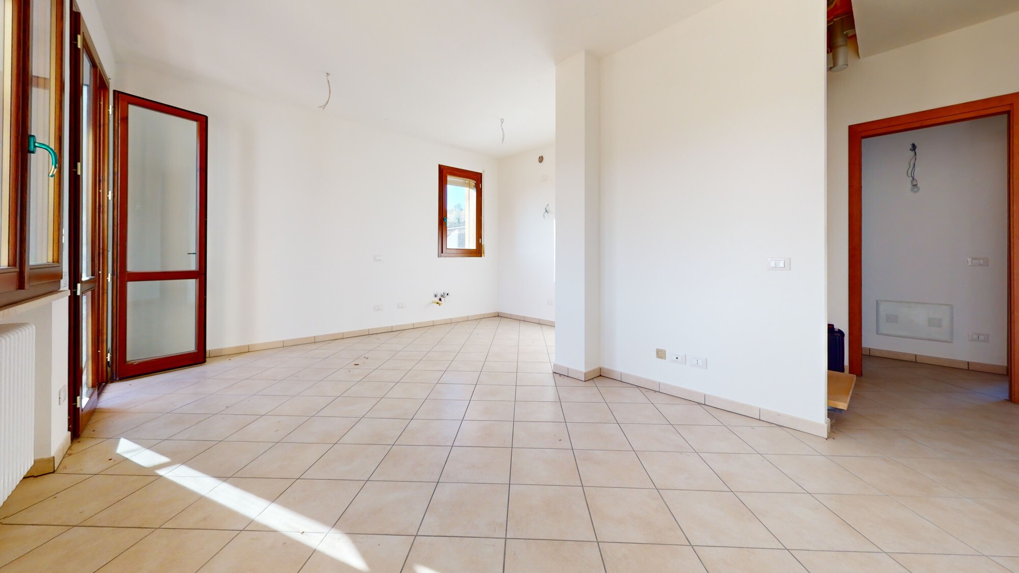 LhCJtj7EFo4-Living_Room