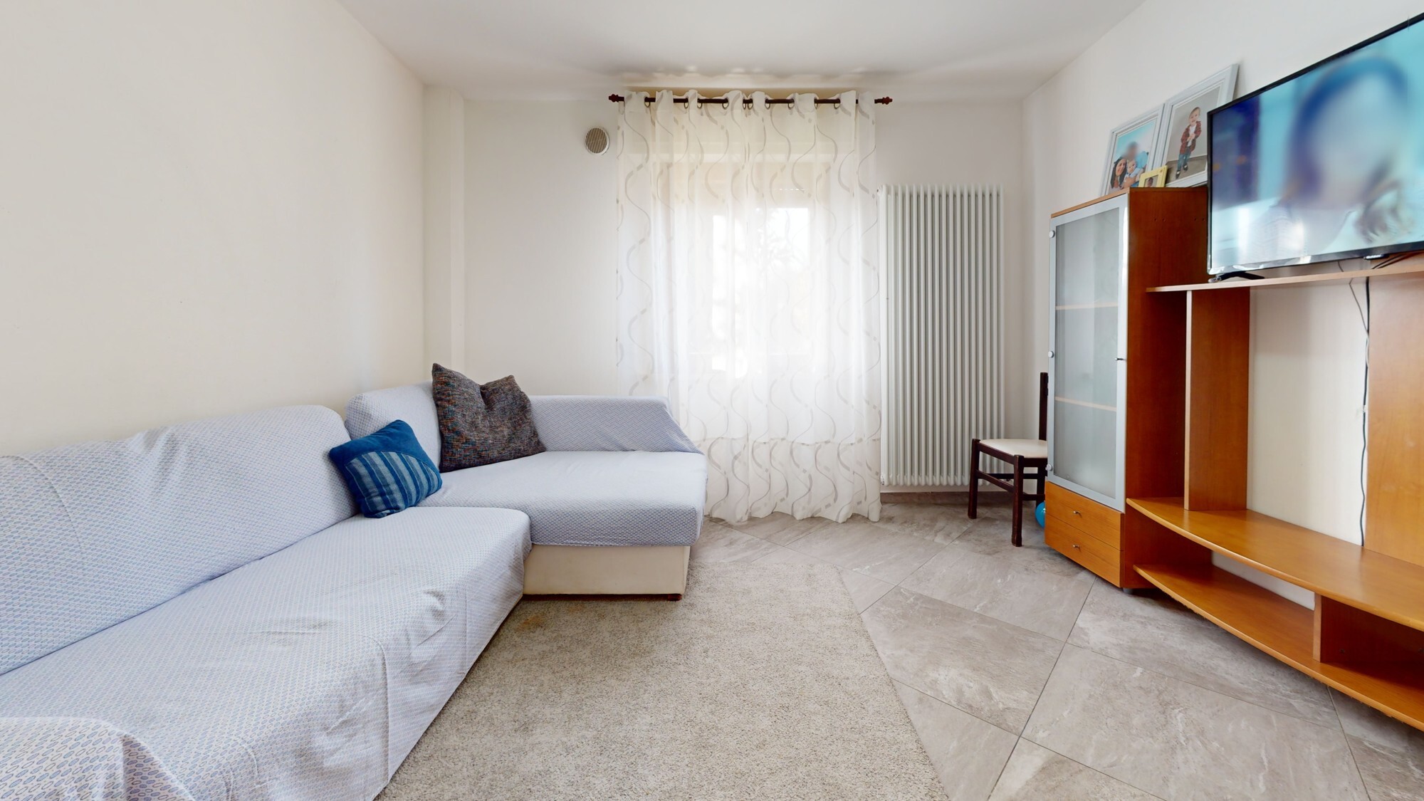 A59BumFhtFe-Bedroom